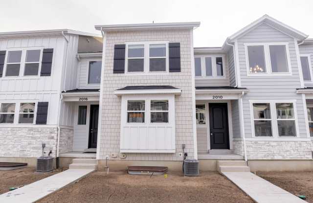 Beautiful 3 bedroom Townhome in Lehi Exchange community! photos photos