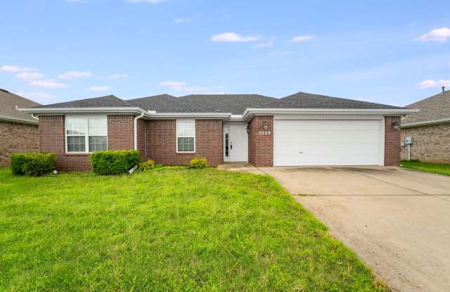 Charming 3-Bedroom, 2-Bathroom Home for Rent in Bentonville photos photos