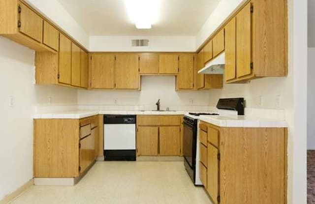 Income Restricted - Villa Robles - Affordable housing Gallery 2