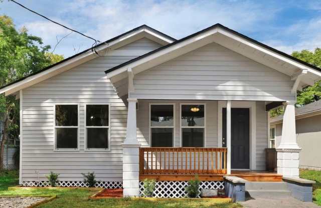 Charming 2-Bed, 1-Bath House photos photos