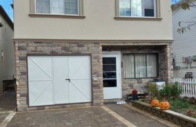 61 Sandalwood Drive unit: 2 - 61 Sandalwood Drive, Staten Island, NY 10308