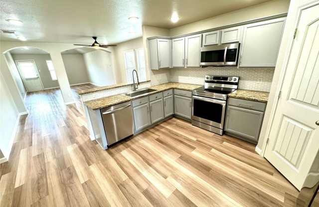1812 Arbordale Way Gallery 3
