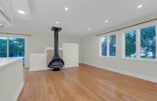608 Inverrary Lane Gallery 2