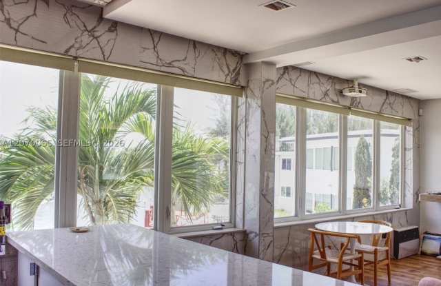 4710 Pine Tree Dr Gallery 4