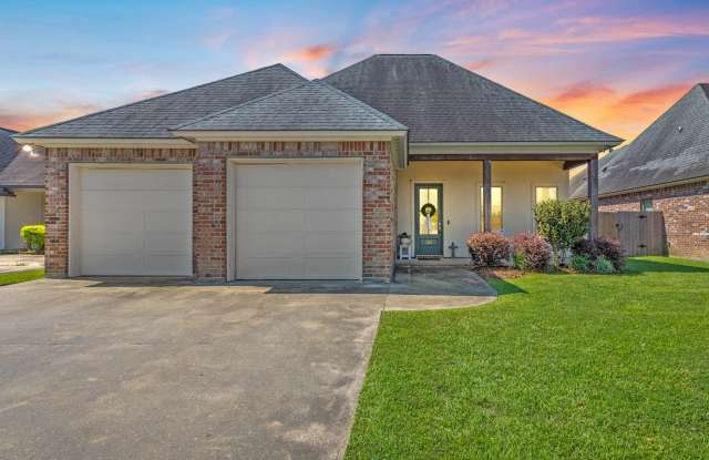 Luxury Living in The Woodlands - SHOWINGS AVAILABLE NOW! photos photos