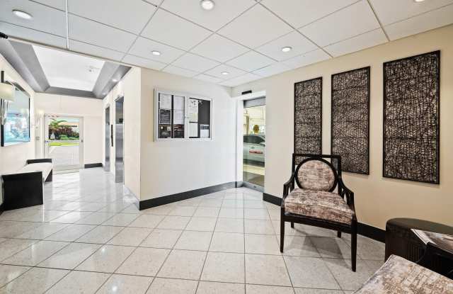 1050 Hillsboro Mile Gallery 3