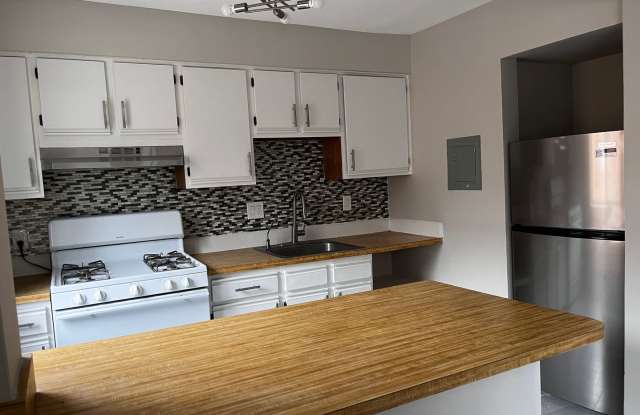 Spacious, Sunlit 2BR Apartment – Prime Location in Southwest DC photos photos