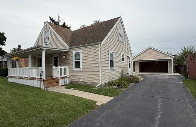 221 E Dickens Avenue Gallery 3