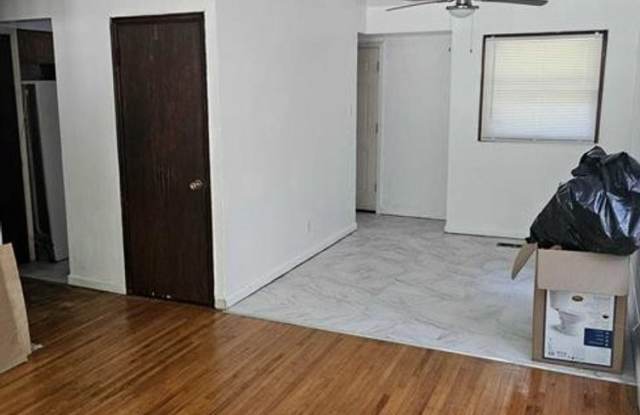Updated 4 bedroom Home Located on Low Traffic Cul-De-Sac Gallery 4