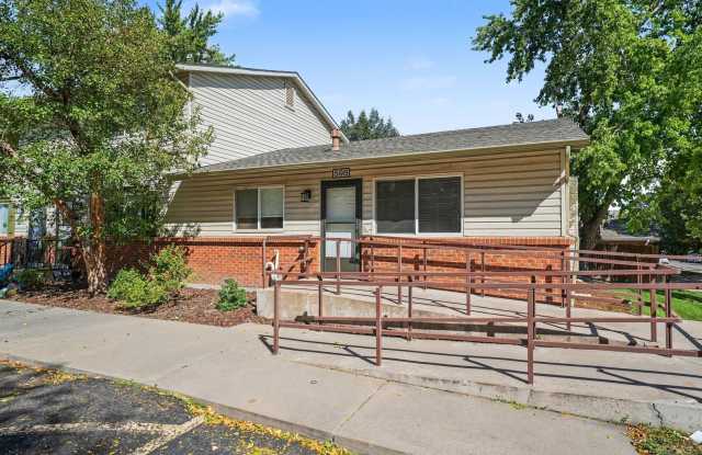 Charming 2-Bedroom Lakewood Home with Hardwood Floors & Landscaping Included! Gallery 4