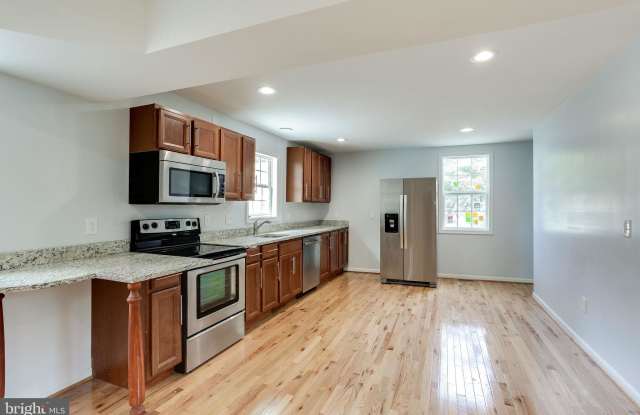 7317 HEINLE AVENUE Gallery 3