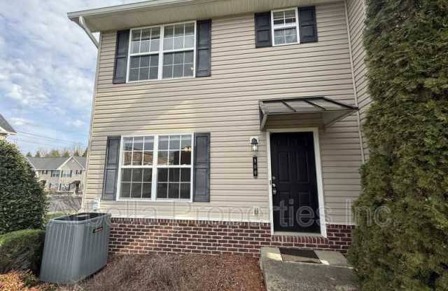 2121 S Greenwood Dr photos photos