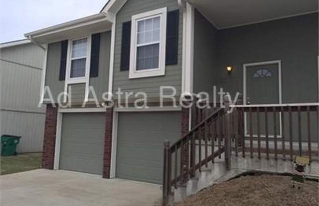 Spacious 2 Bedroom Platte City Duplex-Available NOW!! - 2517 Bent Oak Court, Platte City, MO 64079