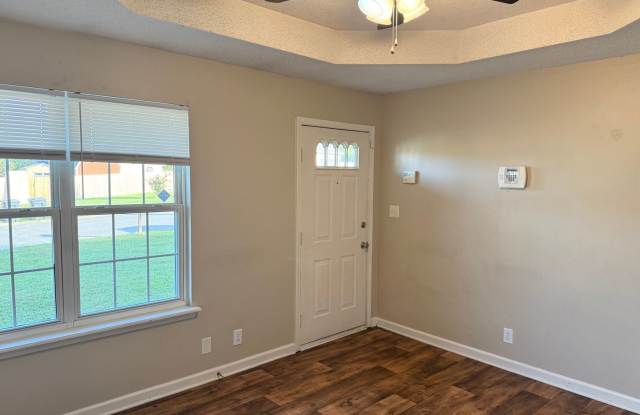 Single Family Home Available Now- Private Fenced In Back Yard! Gallery 3