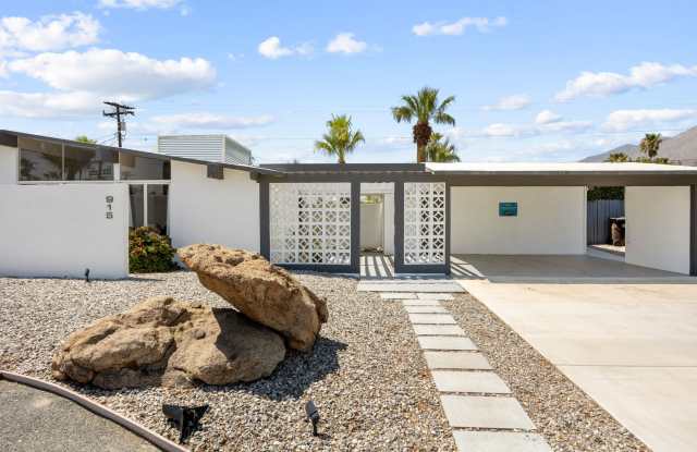 Furnished 3BR Mid-Century Pool Home, Racquet Club Area, Monthly Gallery 3