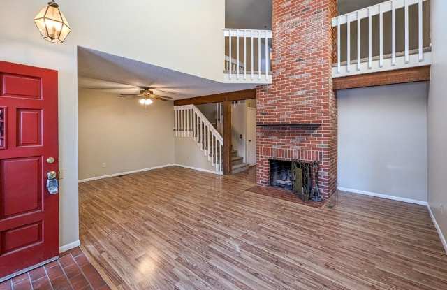 Two Story 3 bedroom +Loft townhome with a pool Gallery 4