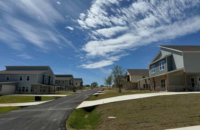 COMING SOON!! GATED- 4/2 PLUS OFFICE -HIGH CEILINGS- NO WATER BILL Gallery 4