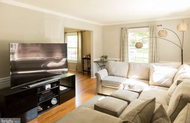 10704 GAINSBOROUGH ROAD Gallery 4