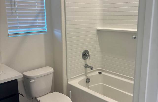 Sprawling 4/3 Newer Build Roseville Beauty!  See ad for viewings! Gallery 4