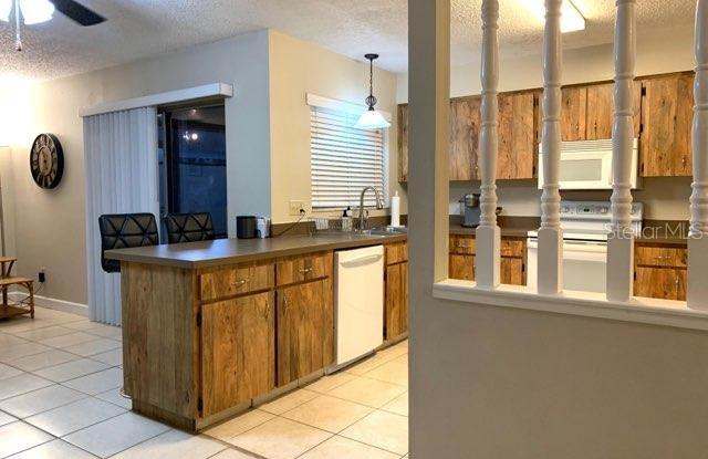 11706 SHADY TREE PLACE Gallery 2