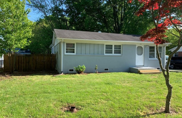 303 Greenbriar Rd - 303 Greenbriar Road, Greensboro, NC 27405