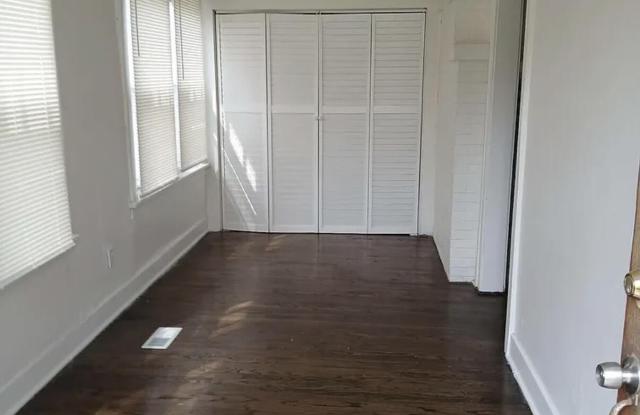 373 S Hamilton Street Gallery 2
