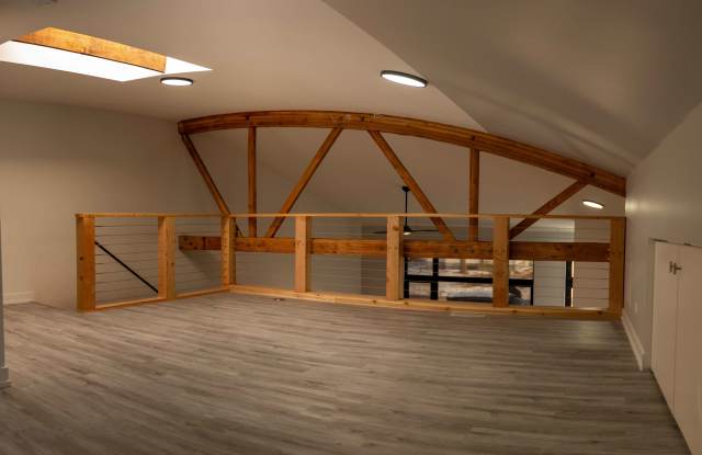 942 Pitner Avenue Gallery 4