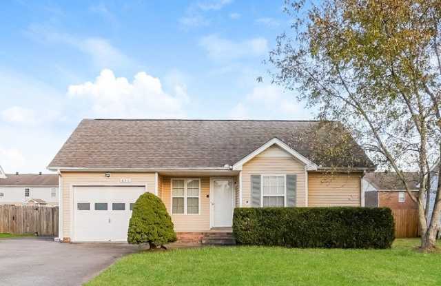 451 Cranklen Circle - 451 Cranklen Circle, Clarksville, TN 37042