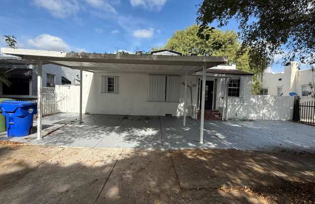 913 Northwest 46th Street - 2 photos photos