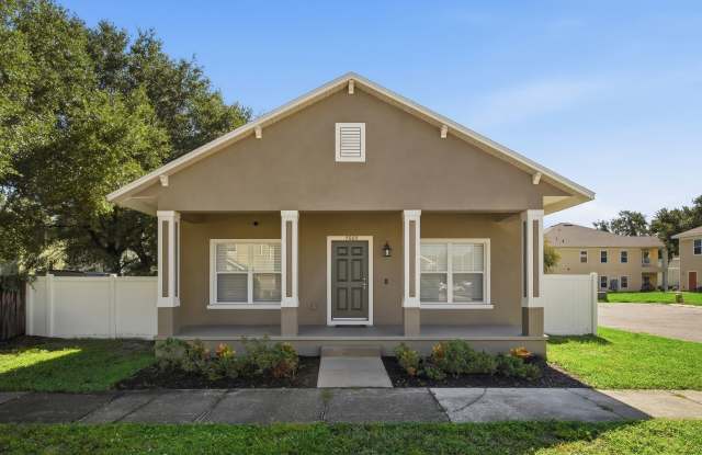 Seminole Heights 4-Bedroom Home with Fenced Yard & Community Amenities Gallery 1