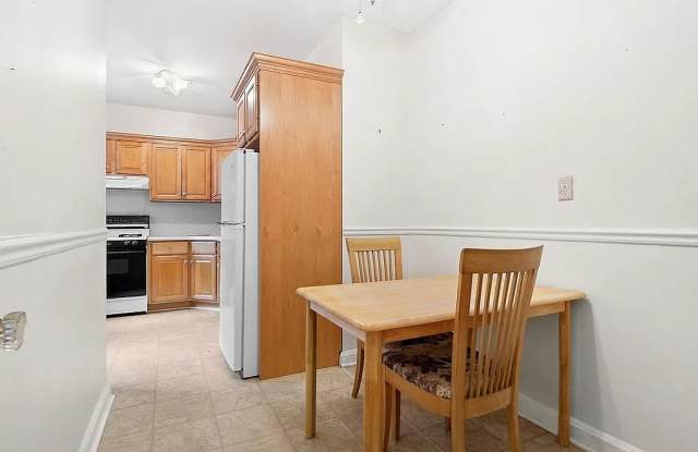 10240 67th Dr Apt 1L Gallery 1
