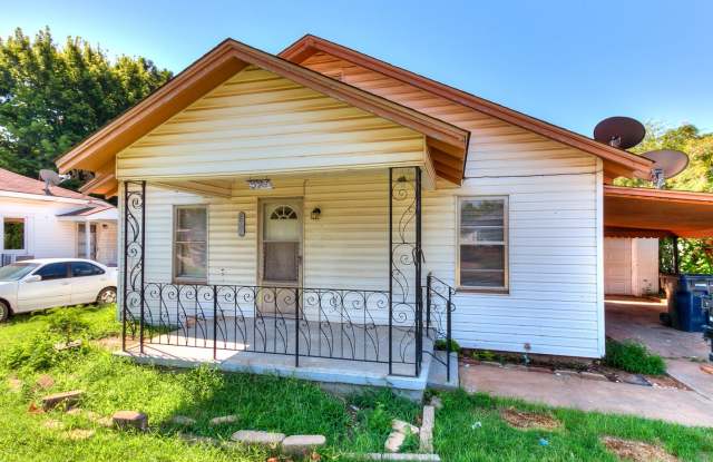 1 Bedroom Home w/appx 1200 SqFt of Workshop Space Gallery 1