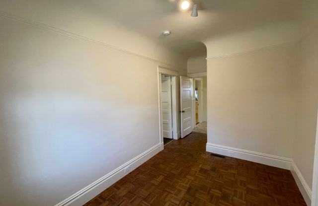 Charming 2-Bedroom Ground-Floor Duplex with Private Garage & Backyard – San Francisco Gallery 3