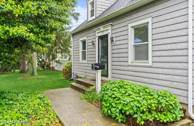 17 Locust Avenue photos photos