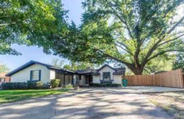 232 Hedgerow Lane Gallery 2