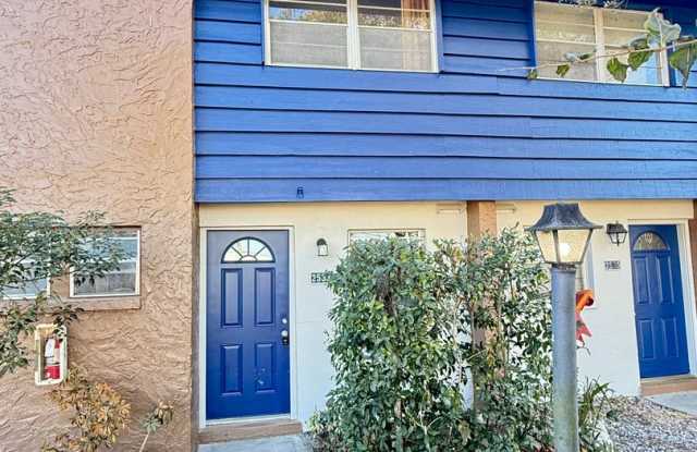 ROYAL OAK TOWNHOUSE photos photos