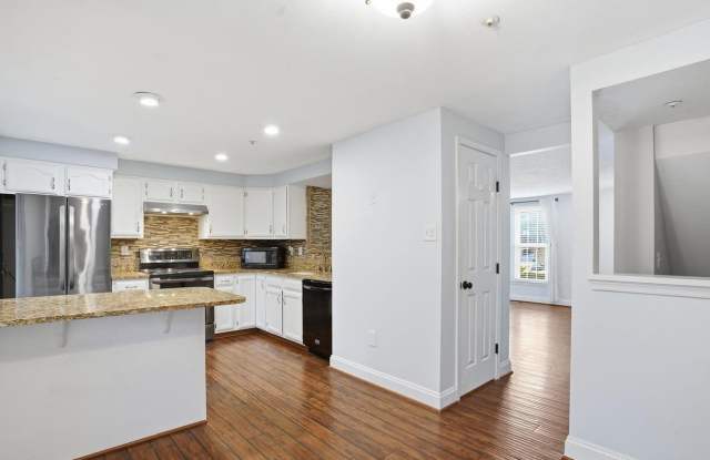 570 Quaker Ridge Ct Gallery 3