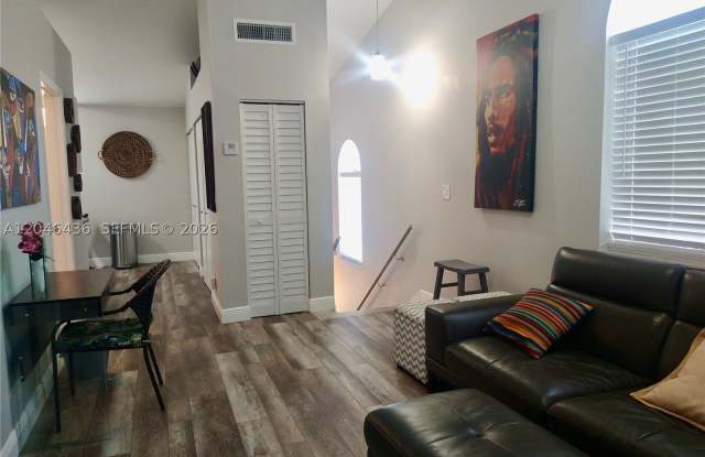 8769 SW 215th Ter Gallery 4