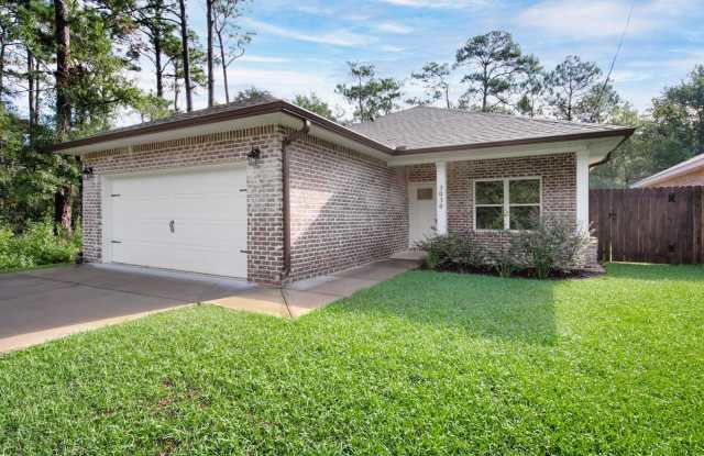 Beautiful 4-Bedroom Home with Modern Finishes, Fenced Yard & Convenient Location! Gallery 4
