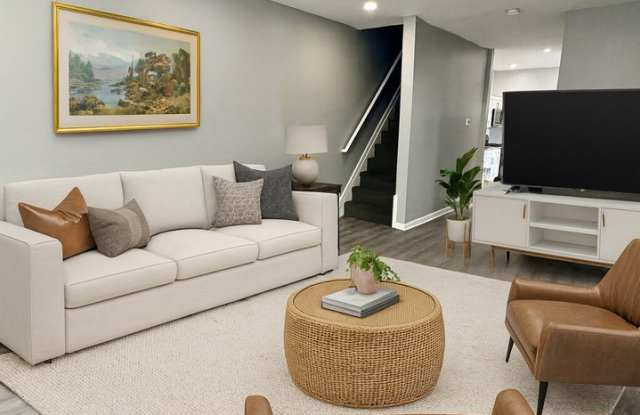 Newly Renovated 3-Bedroom Home with Modern Kitchen & Backyard Gallery 1