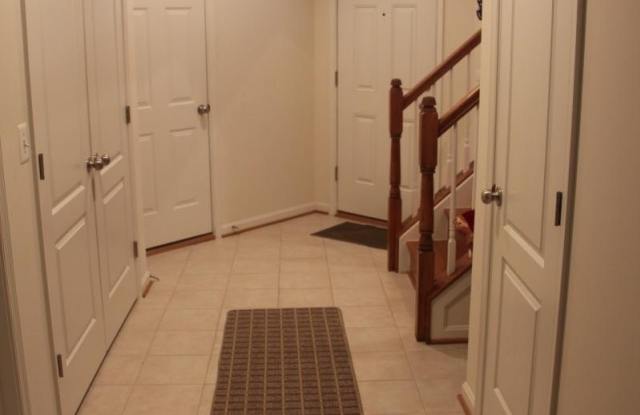 42387 TRELLIS Square Gallery 3