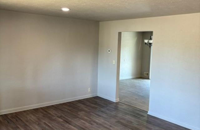 End of Summer Special $500 off first month rent Gallery 4