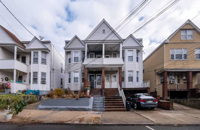 68 GARRETSON AVE - 68 Garretson Avenue, Bayonne, NJ 07002