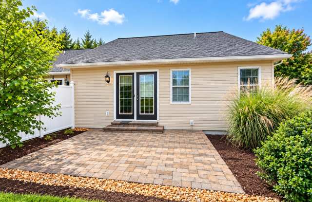 Updated Duplex with Garage for Rent Gallery 3