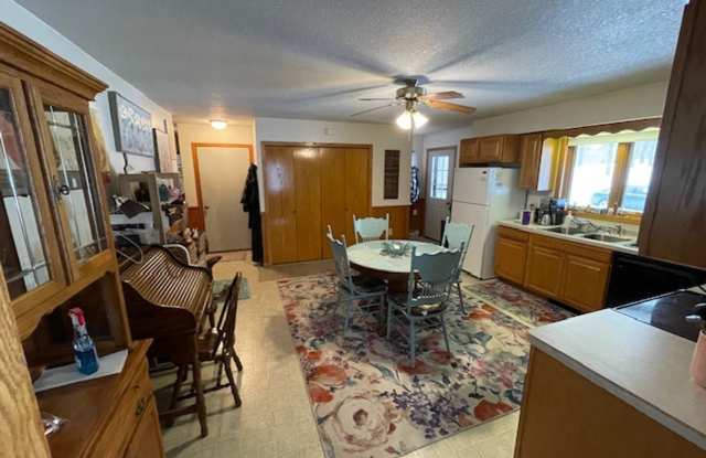 Spacious 3 bedroom in quiet country setting. photos photos