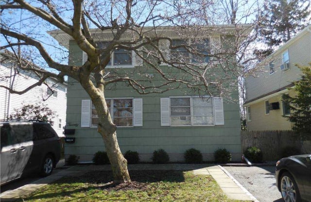 20 Pequot Avenue - 20 Pequot Avenue, Manorhaven, NY 11050
