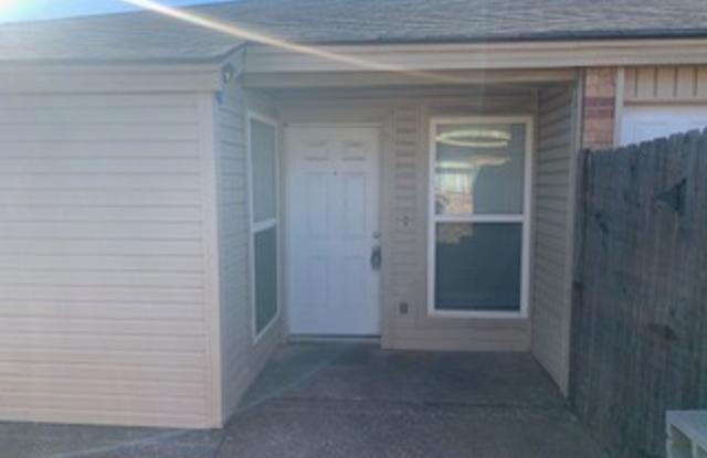 Cute 3/2 Duplex - 2432 Windy Pine Lane, Arlington, TX 76015