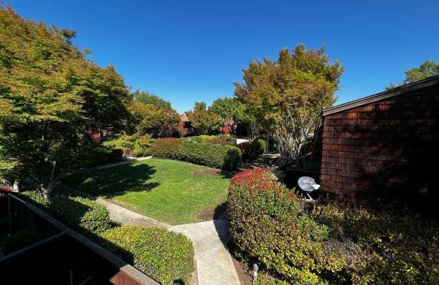 Fabulous 2-bedroom Concord Condominium With Community Pool! - 1455 Latour Lane, Concord, CA 94521