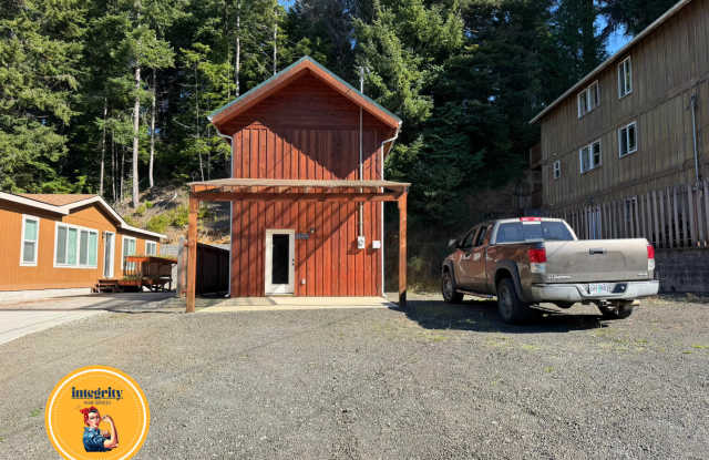 Gorgeous Coastal Home in the Heart of the Pacific Northwest! Gallery 1