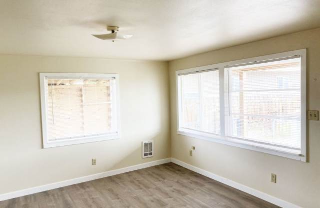 Charming 3-Bedroom House for Rent close to Sunnyslope! Water and Sewer Included! Gallery 3